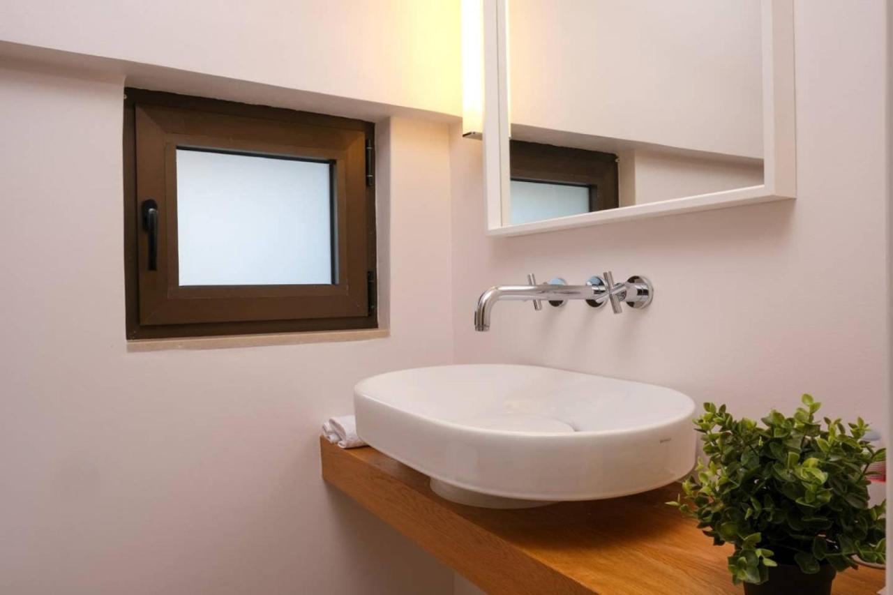 Apartament Urban Luxury Homm Apt. In Deinokratous Str. Ateny Zewnętrze zdjęcie