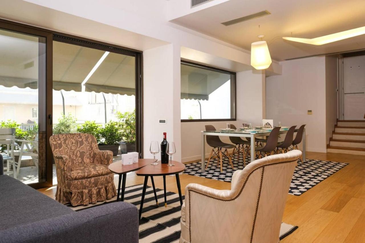 Apartament Urban Luxury Homm Apt. In Deinokratous Str. Ateny Zewnętrze zdjęcie